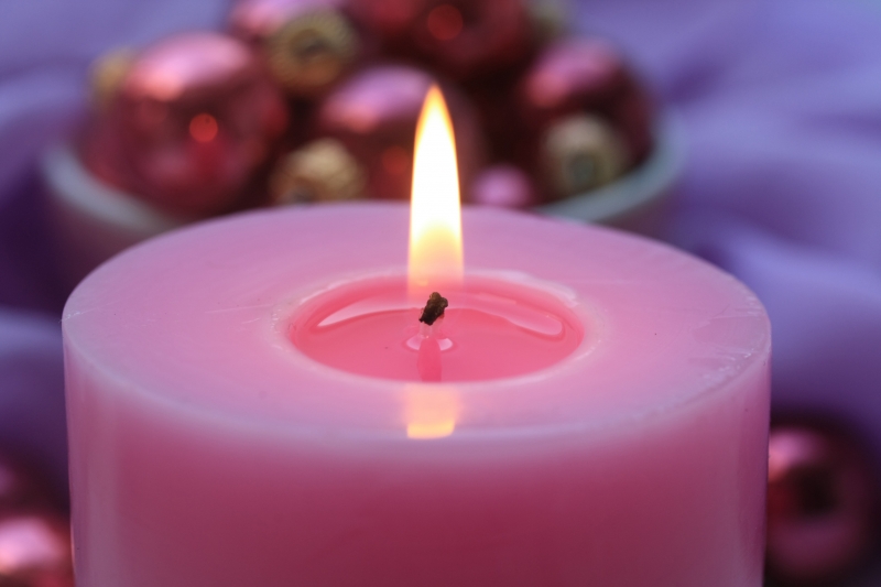 782087-pink-candle